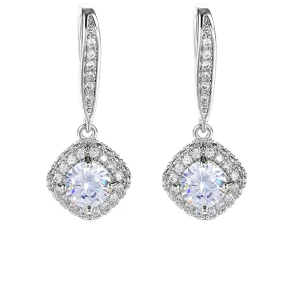 Dangle drop earrings. - Picture 2 of 5